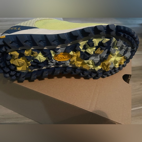 NIB Merrell Size 6.5 - Picture 2 of 3